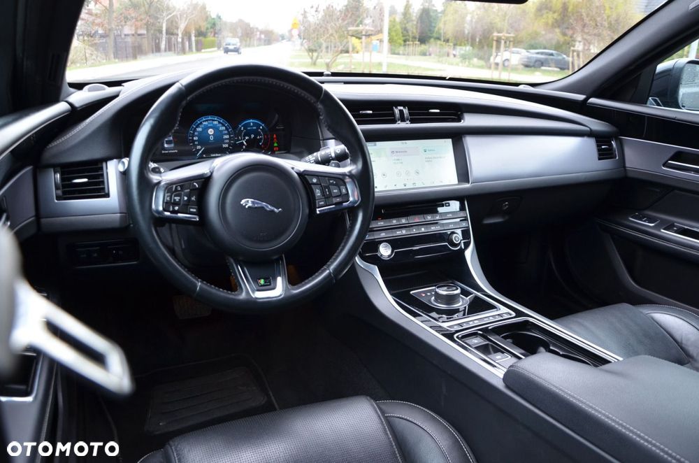 Jaguar XF 3.0 TDV6 R-Sport - 13