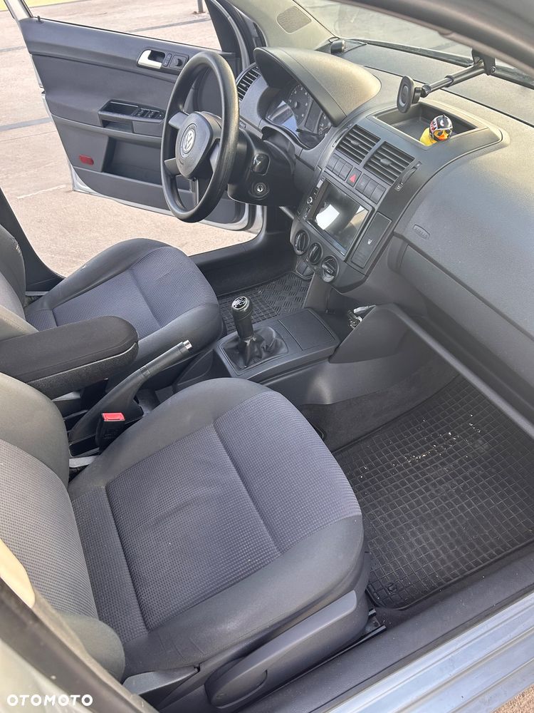 Volkswagen Polo 1.4 16V Comfortline - 9