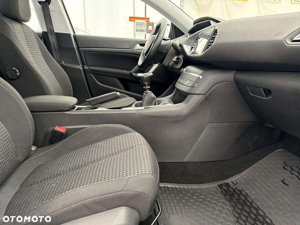 Peugeot 308 - 25