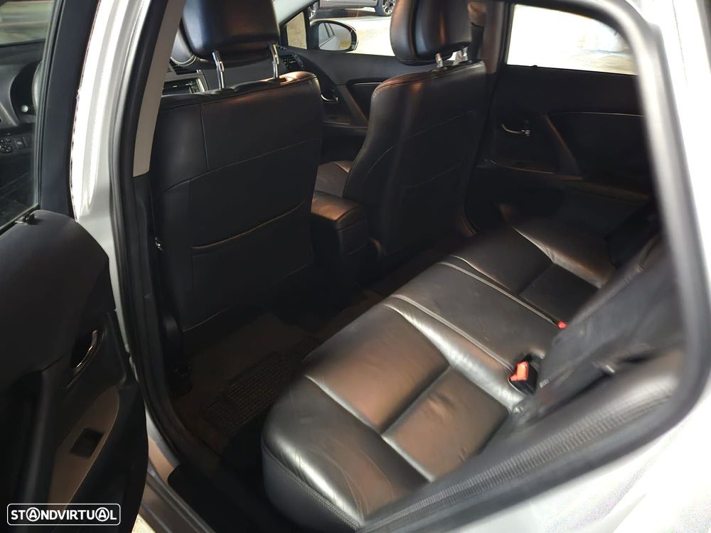 Toyota Avensis SW 2.0 D-4D Exclusive +Pele+GPS - 1