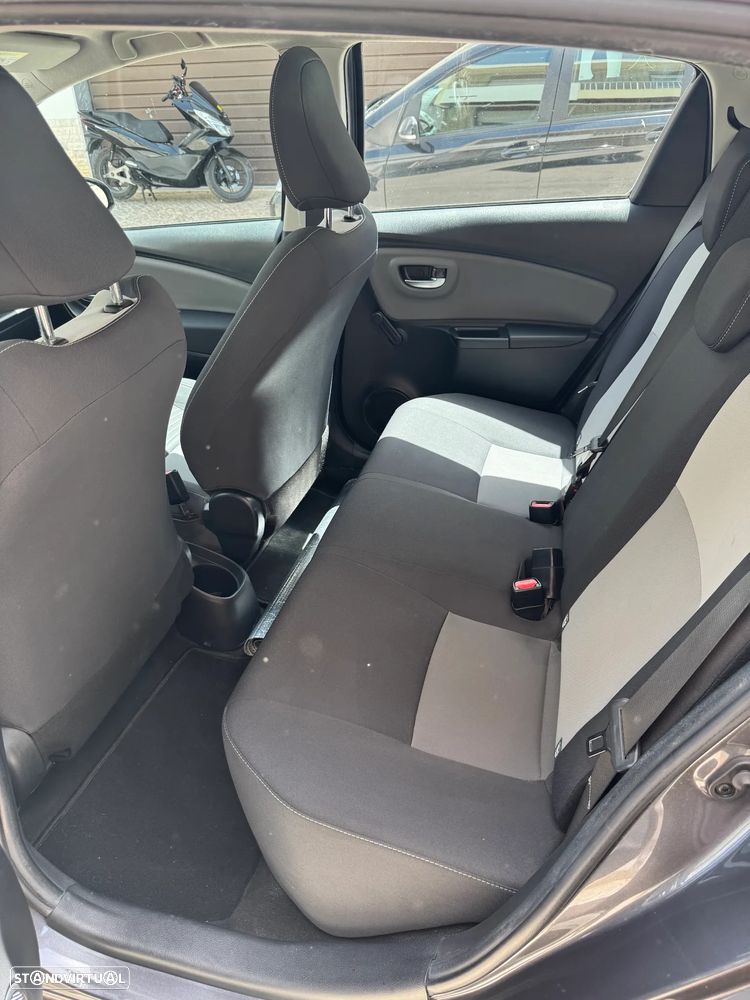 Toyota Yaris 1.0 VVT-i Comfort+P.Style - 4