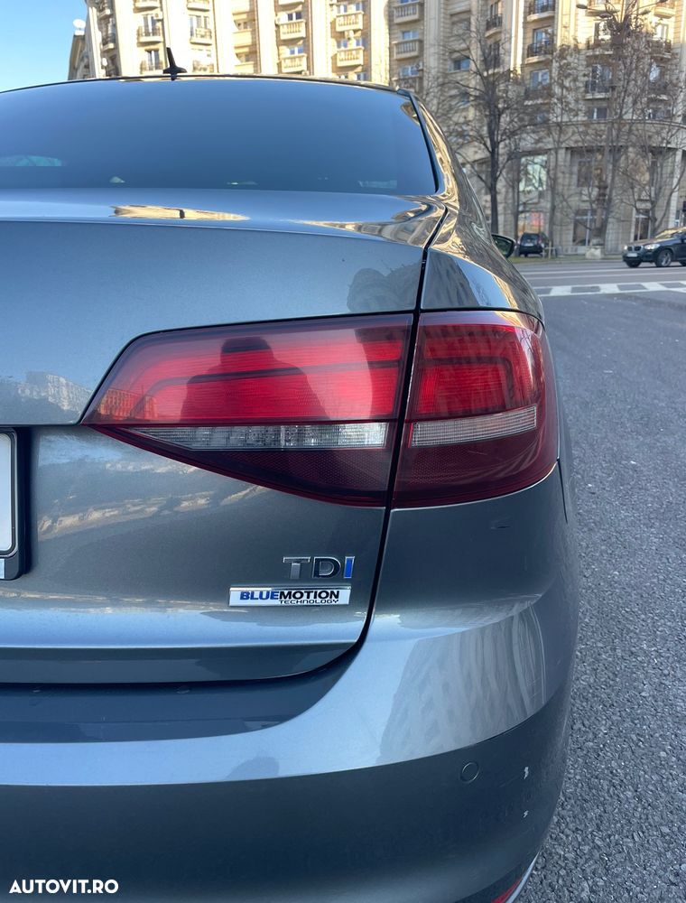 Volkswagen Jetta 2.0 TDI DSG Comfortline - 9