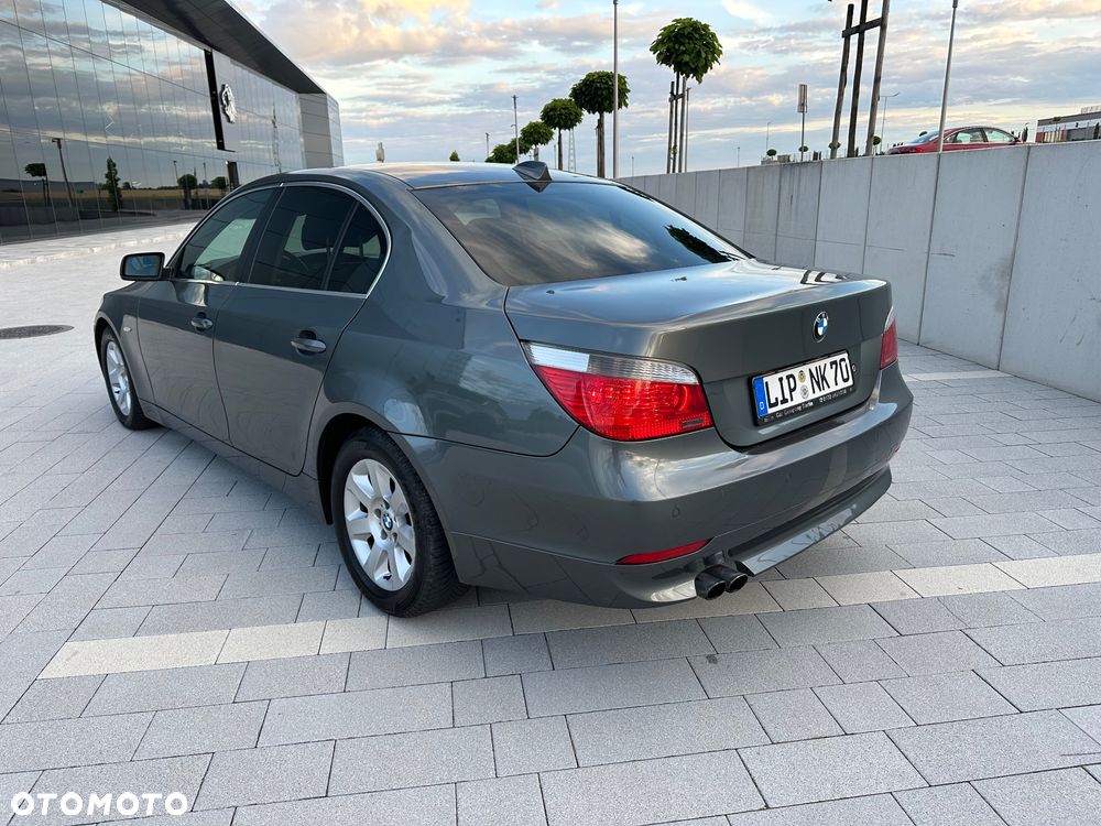 BMW Seria 5 525i - 4