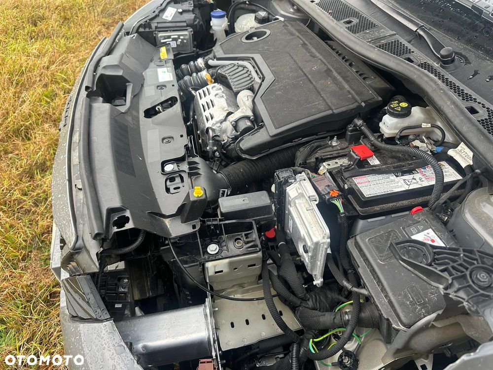 Peugeot 2008 Hybrid 136 e-DSC GT - 21