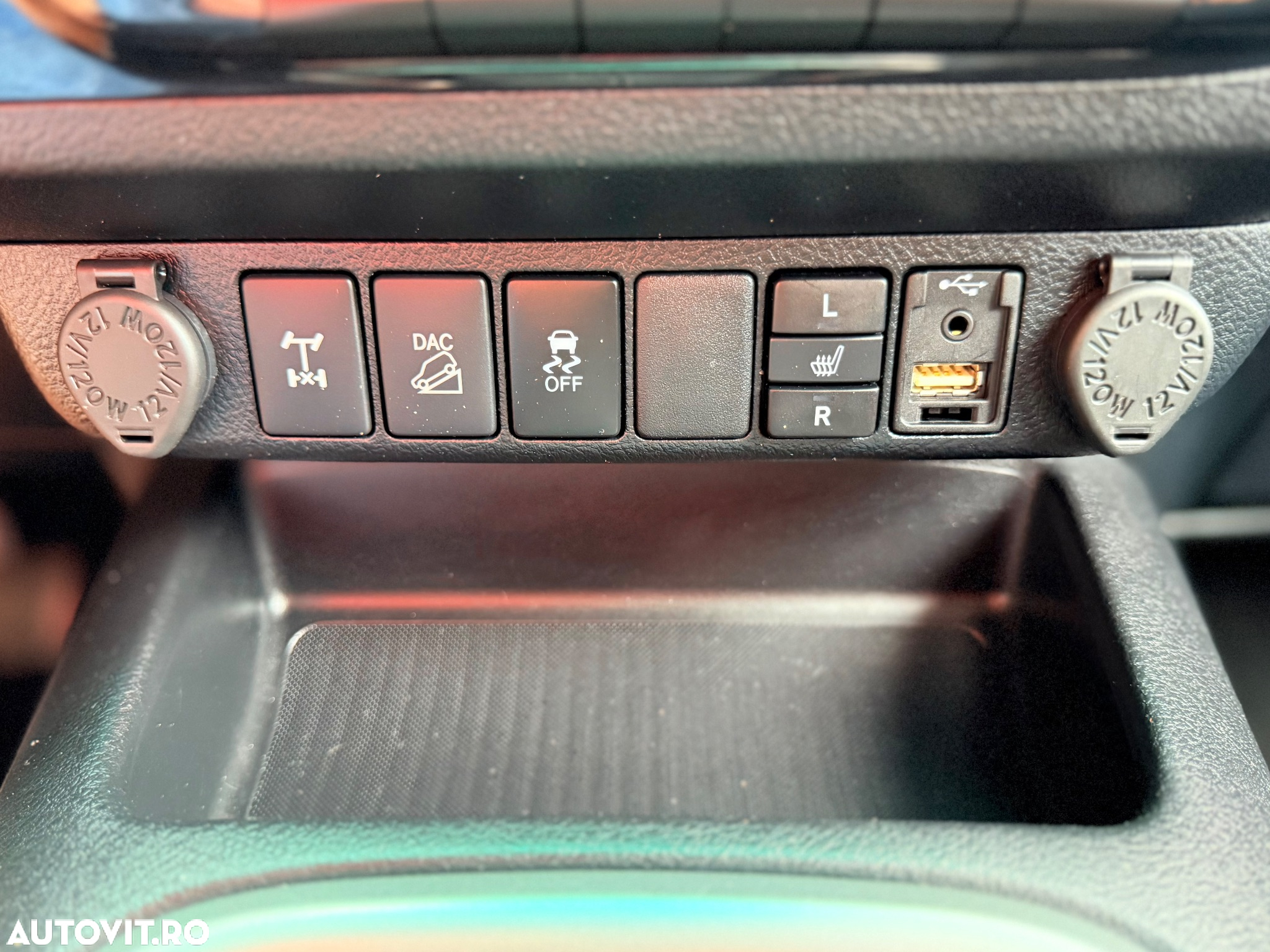 Toyota Hilux 2.4D 150CP 4x4 Double Cab 6MT Comfort - 30
