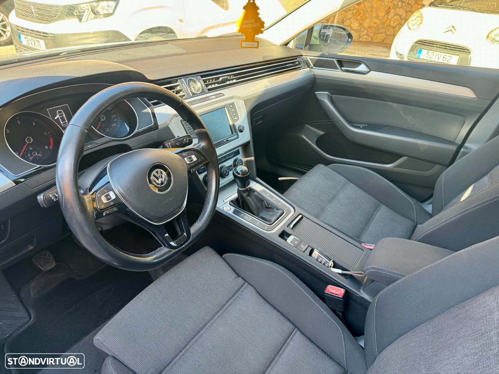 VW Passat 2.0 TDI Confortline - 9