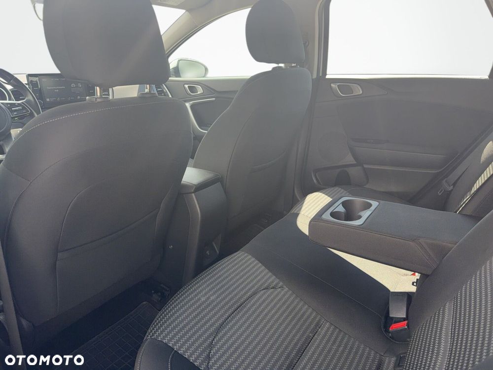 Kia Ceed - 13