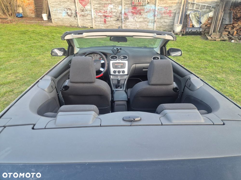 Ford Focus 1.6 Ambiente - 2