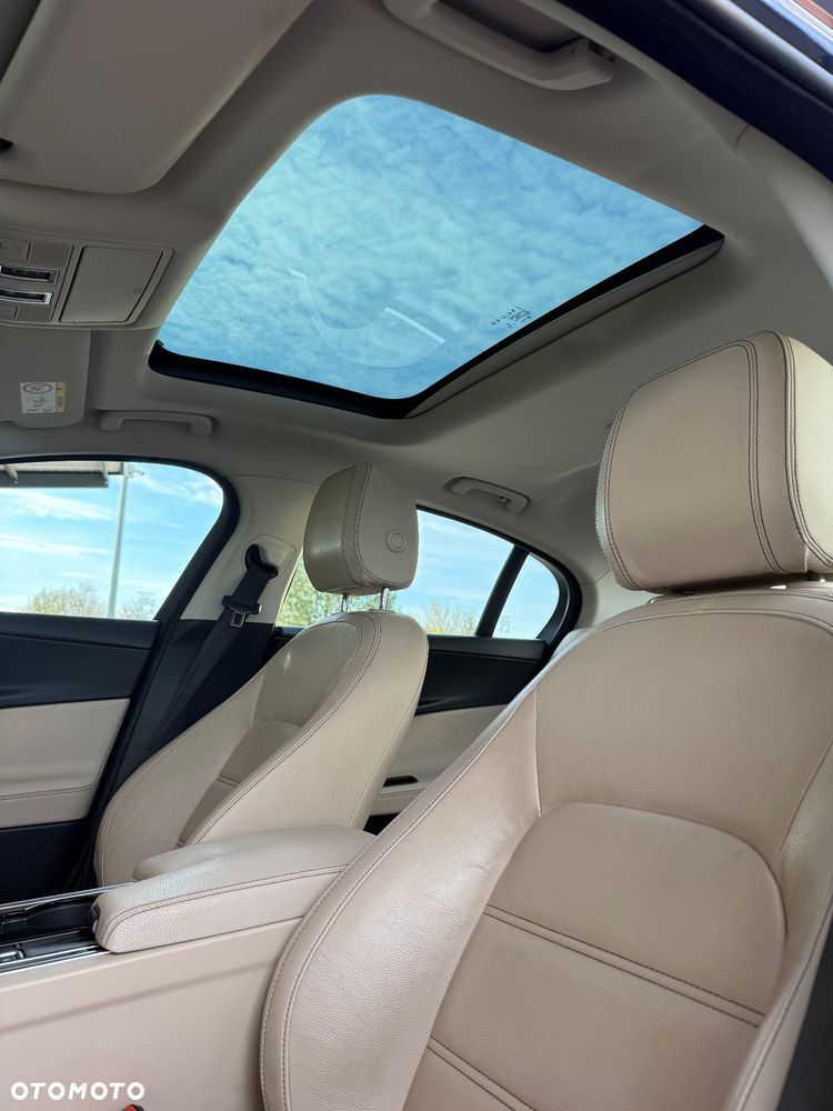 Jaguar XE 2.0 D Prestige - 15