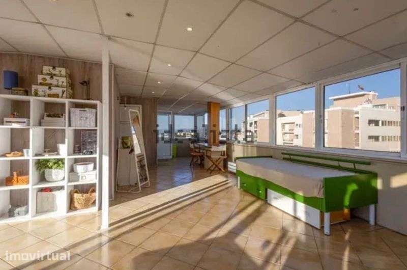 Apartamento T4 duplex com terraços e garagem - Grande imagem: 2/12