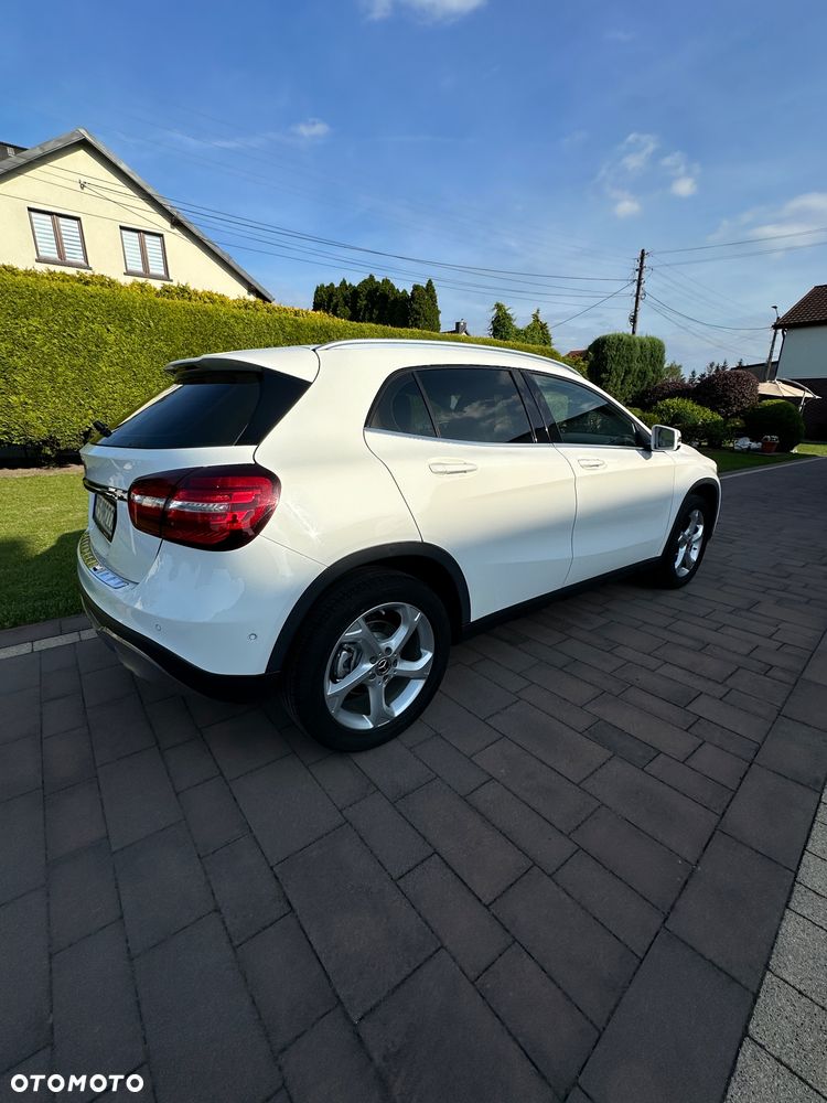 Mercedes-Benz GLA 200 7G-DCT - 4