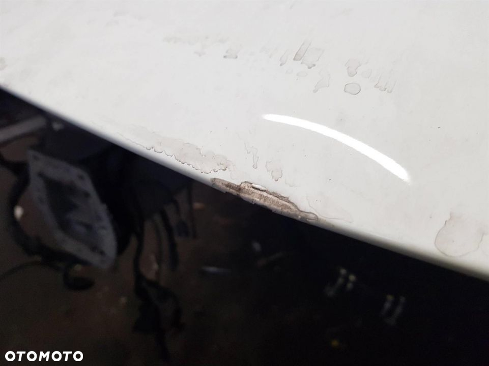 MASKA MASERATI QUATTROPORTE LIFT 2012 BIAŁA - 8