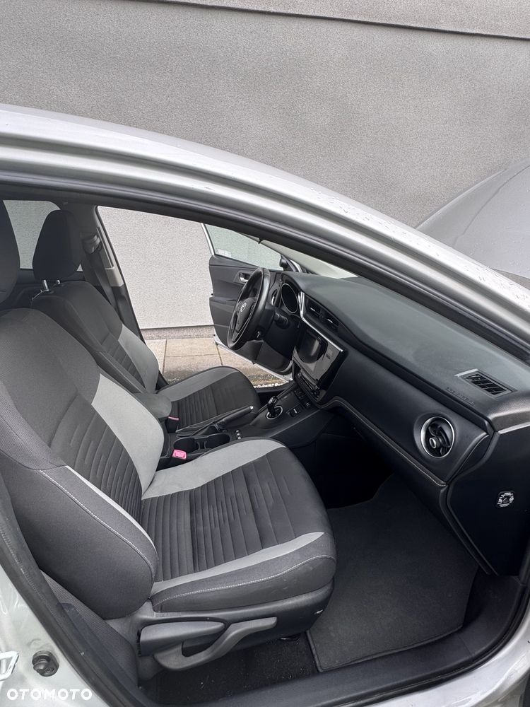 Toyota Auris Hybrid 135 Comfort - 11