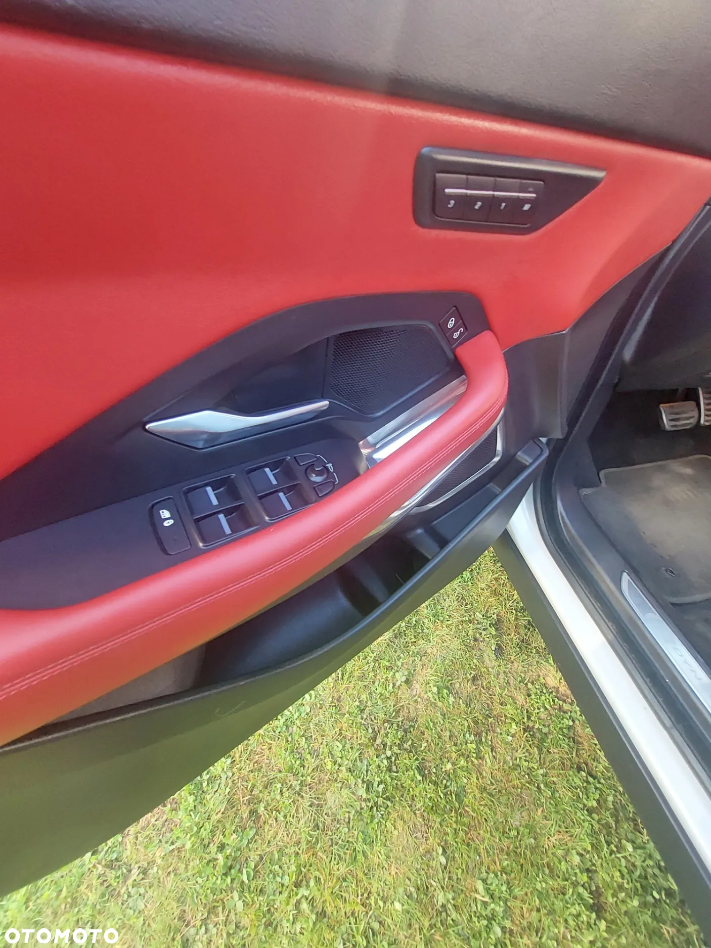 Jaguar E-Pace 2.0 i4P AWD R-Dynamic HSE - 17