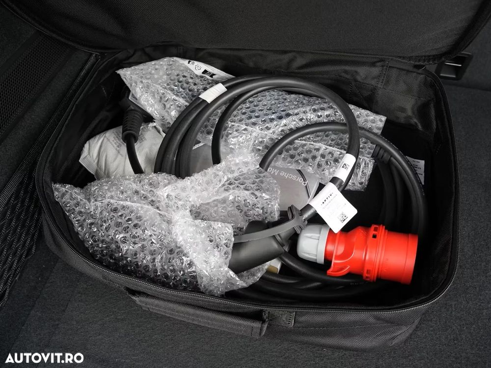 Porsche Cayenne Coupe E-Hybrid - 34