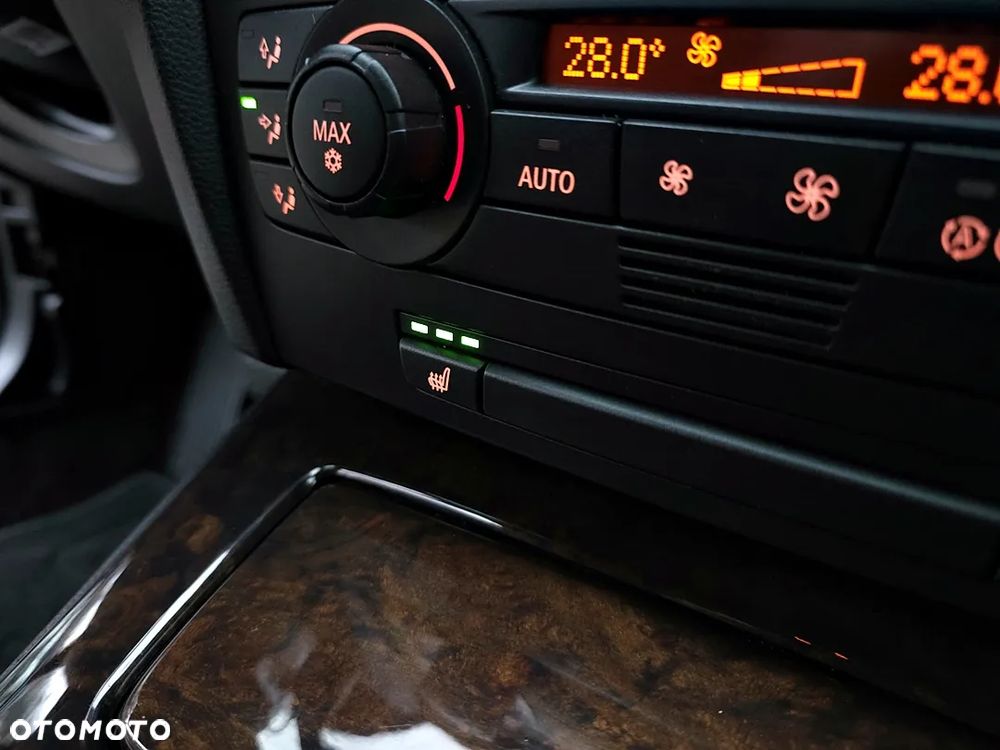 BMW Seria 3 320i - 30