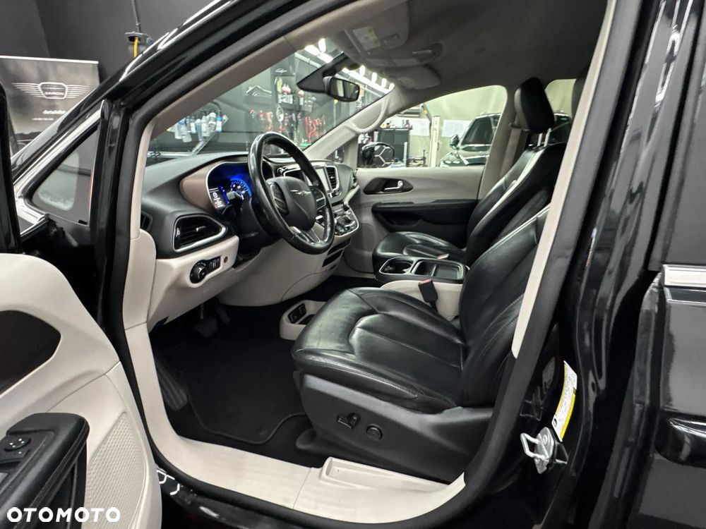 Chrysler Pacifica - 29