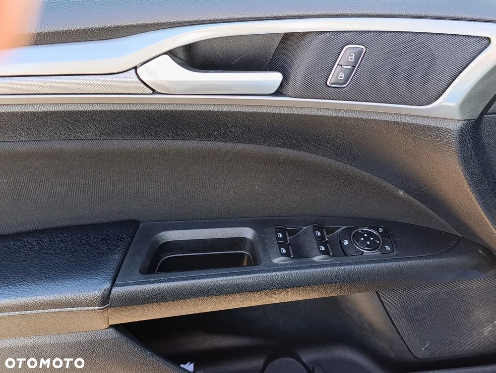 Ford Fusion - 12