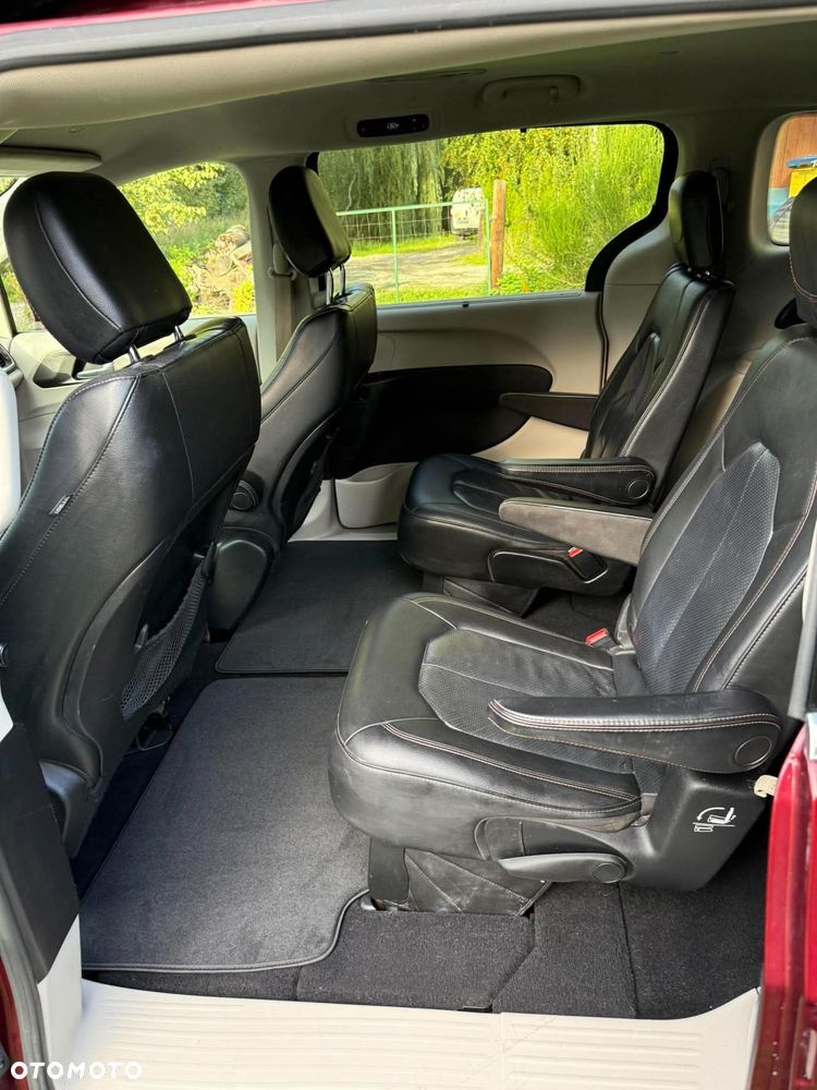 Chrysler Pacifica - 17