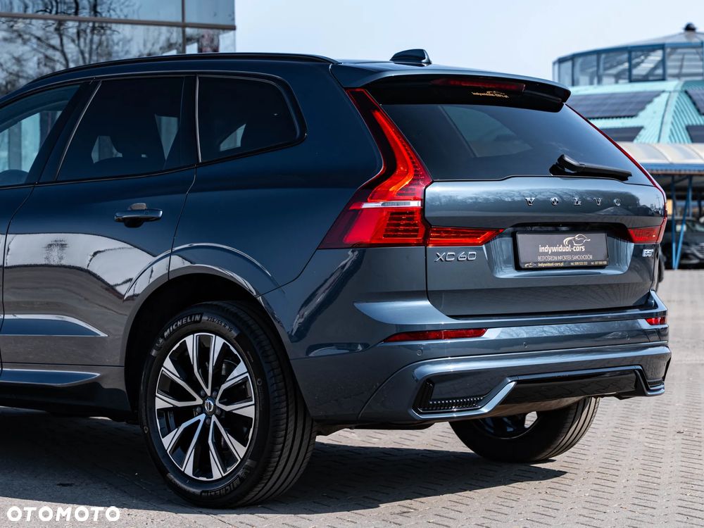 Volvo XC 60 B5 B AWD Plus Dark - 12
