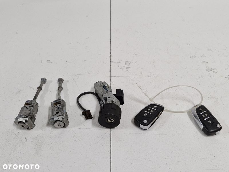 CITROEN DS4 I 1 KLUCZYK PILOT 2X  STACYJKA WKŁADKI ZAMKA KOMPLET - 1