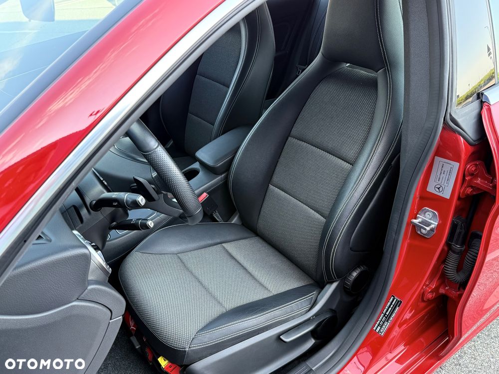 Mercedes-Benz CLA 180 7G-DCT - 35