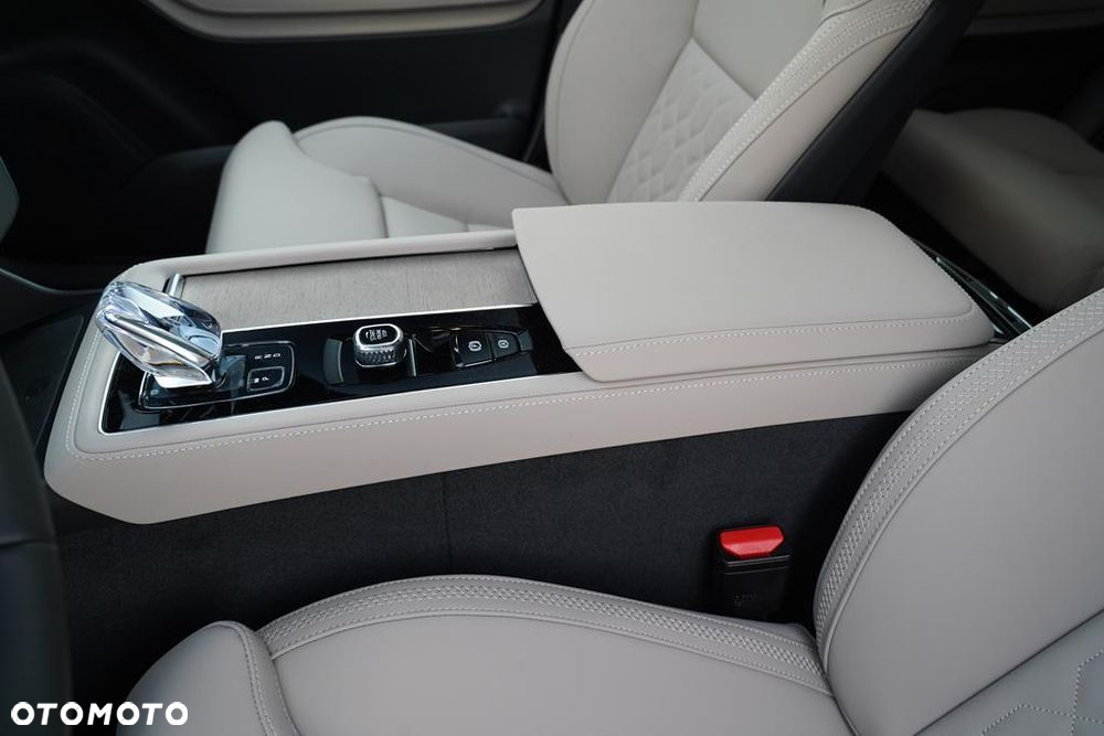 Volvo XC 90 B5 B AWD Ultra Bright 7os - 23