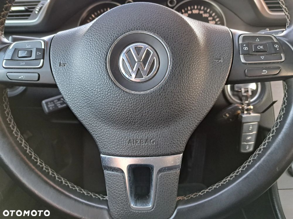 Volkswagen Passat - 32