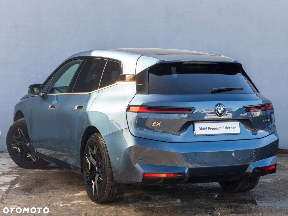BMW iX - 4