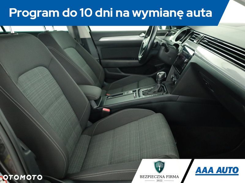 Volkswagen Passat - 8