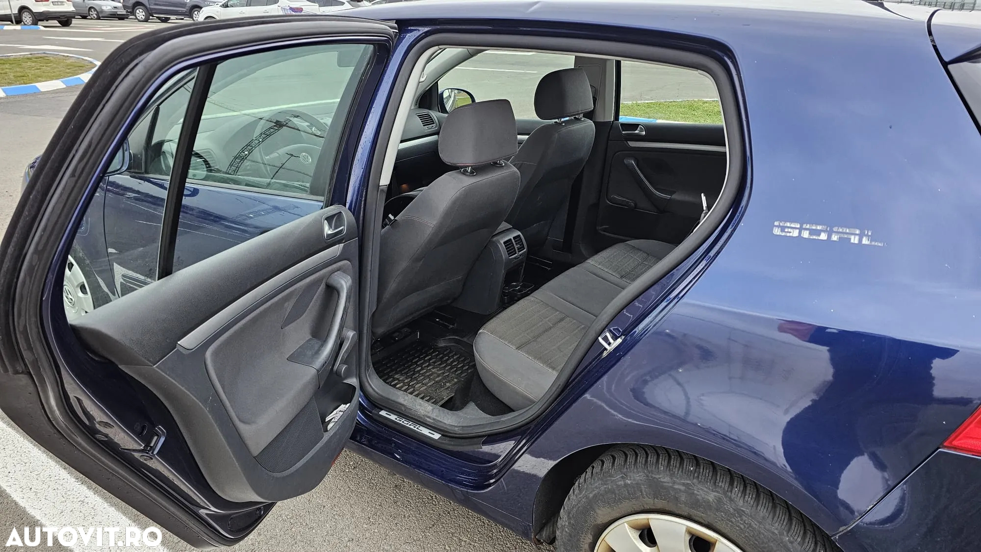 Volkswagen Golf 1.9 TDI BlueMotion Comfortline - 8