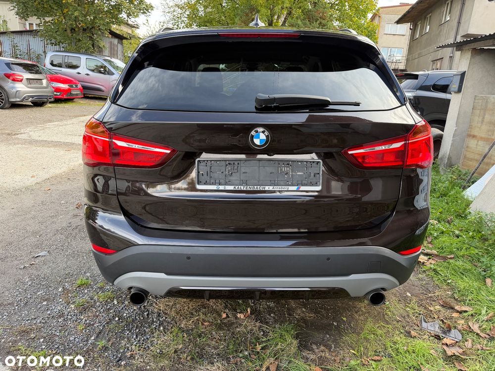 BMW X1 xDrive20i Sport Line - 24