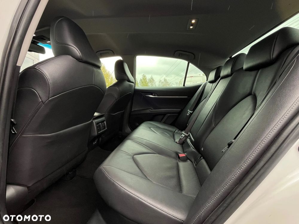 Toyota Camry 2.5 Hybrid Executive CVT - 17