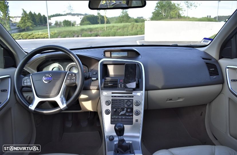 Volvo XC 60 2.4 D Drive Momentum - 6