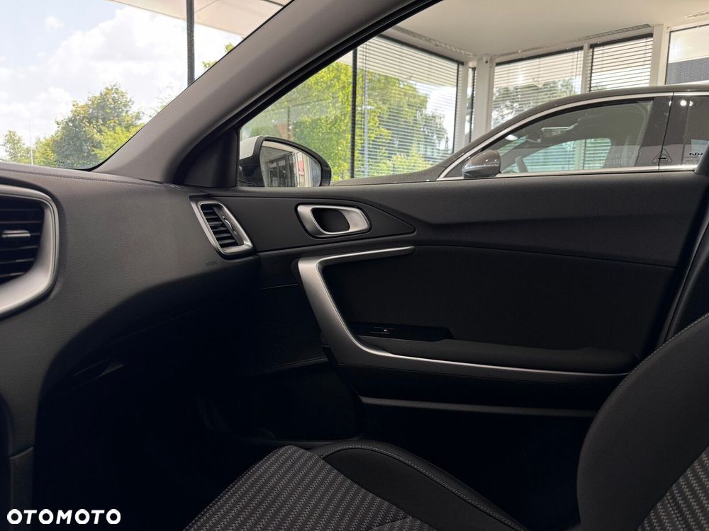 Kia Ceed - 25