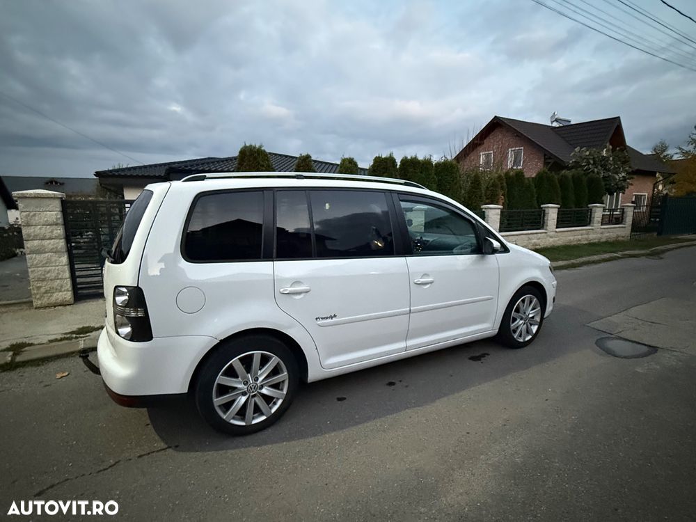 Volkswagen Touran 2009 photo 2