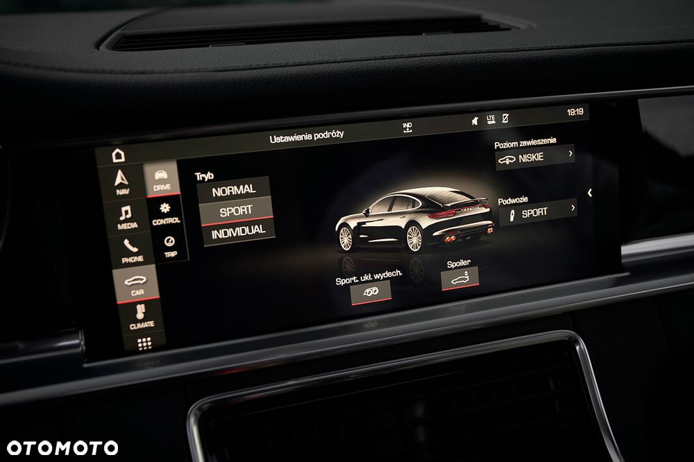 Porsche Panamera 4S - 36