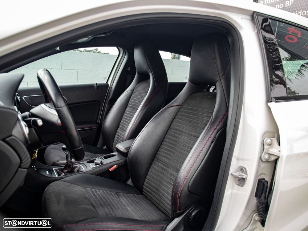 Mercedes-Benz A 180 d AMG Line - 16