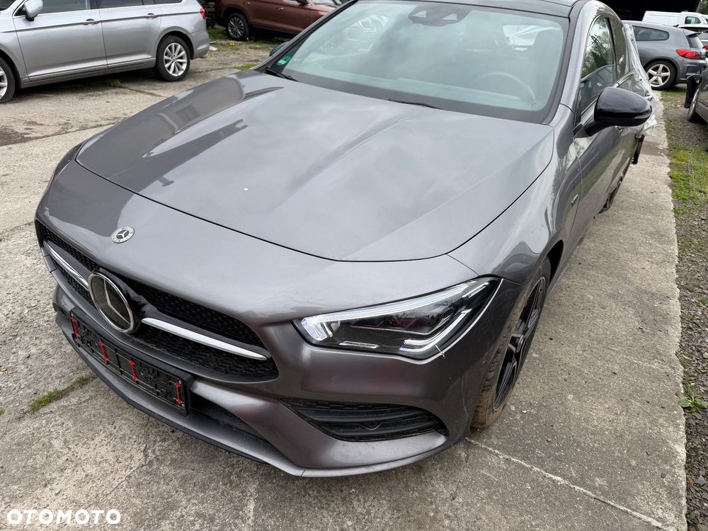 Mercedes-Benz CLA 250 e 8G-DCT AMG Line - 26