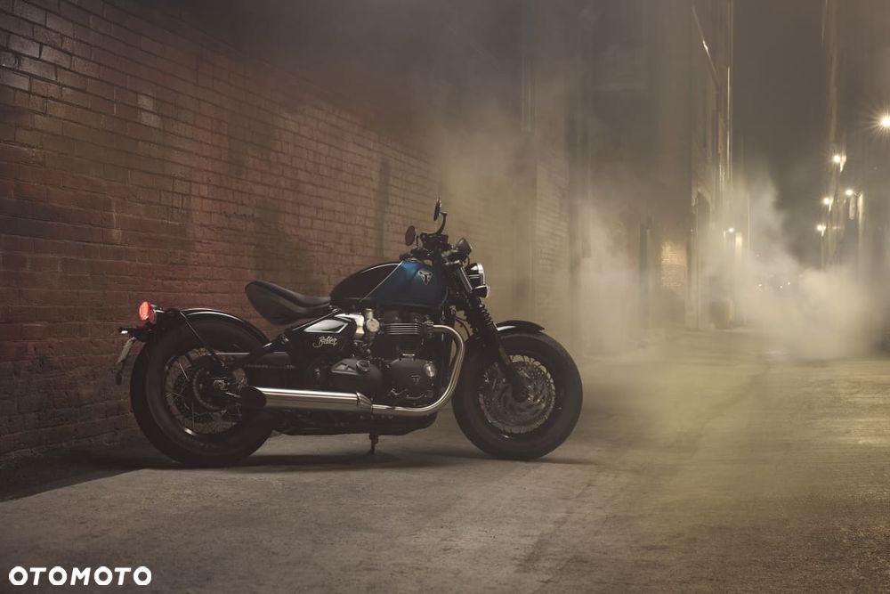 Triumph Bonneville Bobber - 3