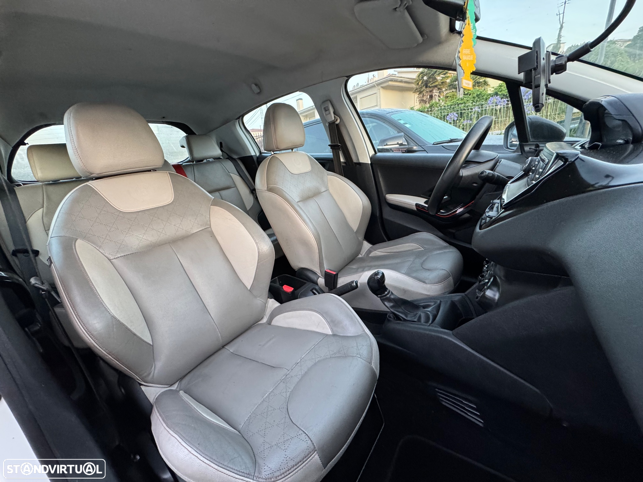 Peugeot 208 1.4 HDi Allure - 20