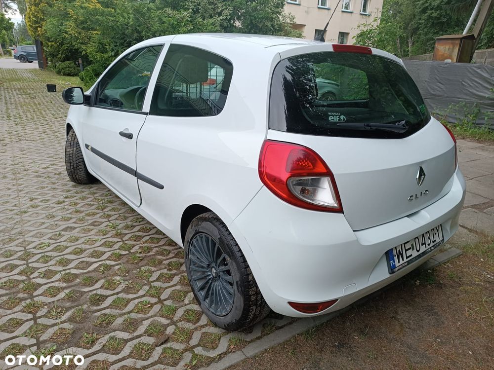 Renault CLIO - 10