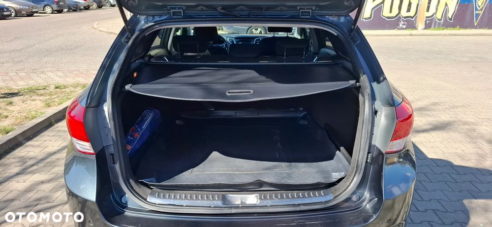 Hyundai i40 Kombi blue 1.6 Family+ - 9