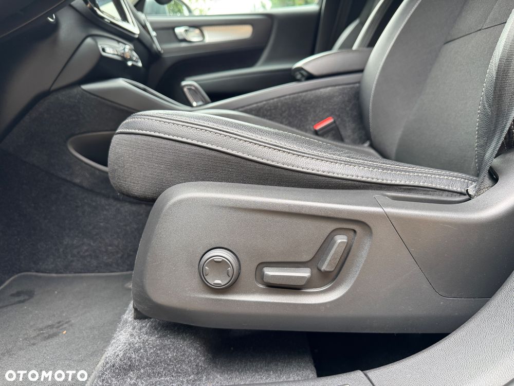 Volvo XC 40 T4 Geartronic Momentum - 23