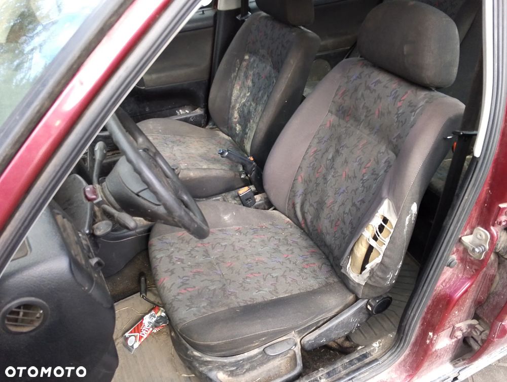 Volkswagen Golf III (95-03r.) 1.6B 74KM. Silnik AEE,  ABU,  AEA,  Skrzynia DGL,  CYZ,  CHV,  DGG,  CJF,  DGH,  CZA   lakier LC3L,  9885.Cały na części. GWARANCJA !!! Przód Tył Zestaw Komplet Drzwi Klapa Zderzak Błotnik Maska Grill Atrapa Szyba Pas Lampa Lusterko Boczki Fotel Kanapa Kokpit Deska Rozdzielcza Przełącznik Włącznik Sterownik Przewody Wiązka Instalacja Moduł Komputer Czujnik Listwa Pompa Alternator Wtryski Głowica Rozrusznik Kompresor Sprzęgło Dwumas Silnik Skrzynia ABS Klimatyzacji Paliwa Wspomagania Kolektor Turbina Przepustnica Zawór Chłodnica Koło Hak Belka Sanki Zawieszenie Mcpherson Półoś Amortyzator Wydech Tłumik Zacisk Most - 6
