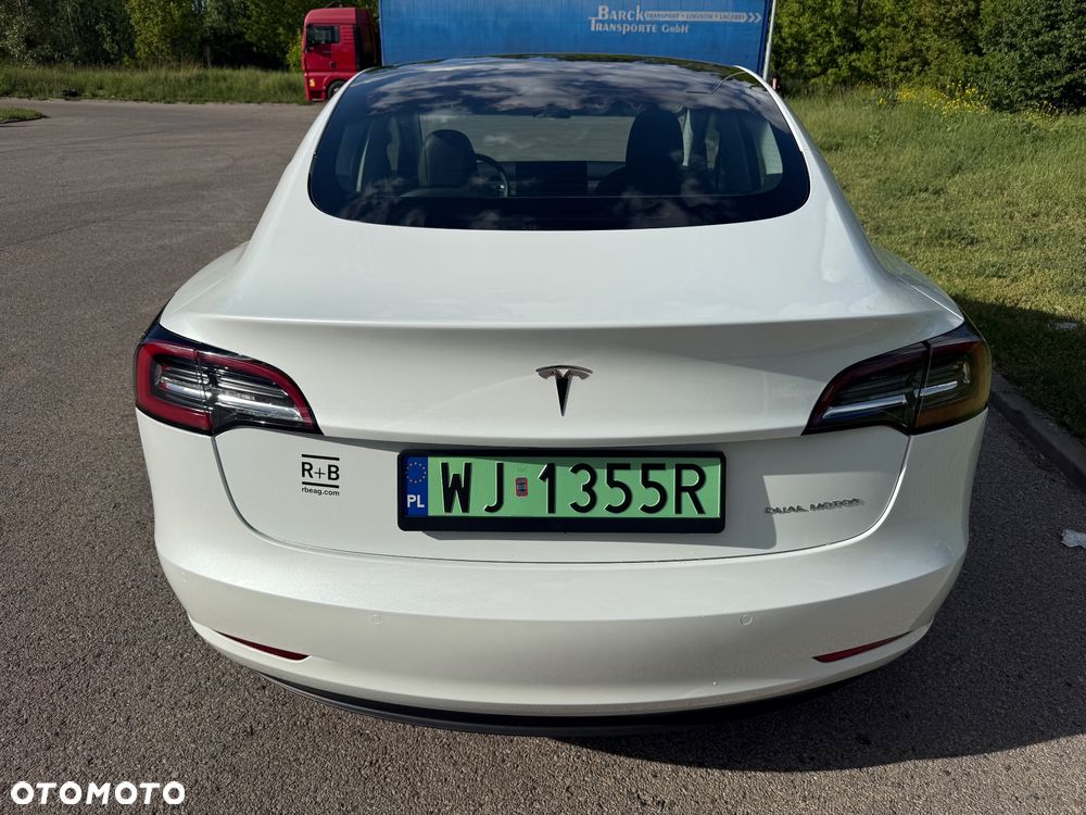 Tesla Model 3 - 4