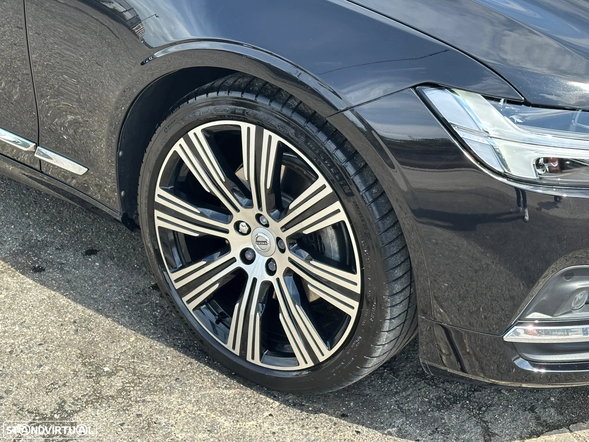 Volvo V90 2.0 B5 Inscription AWD Geartronic - 22