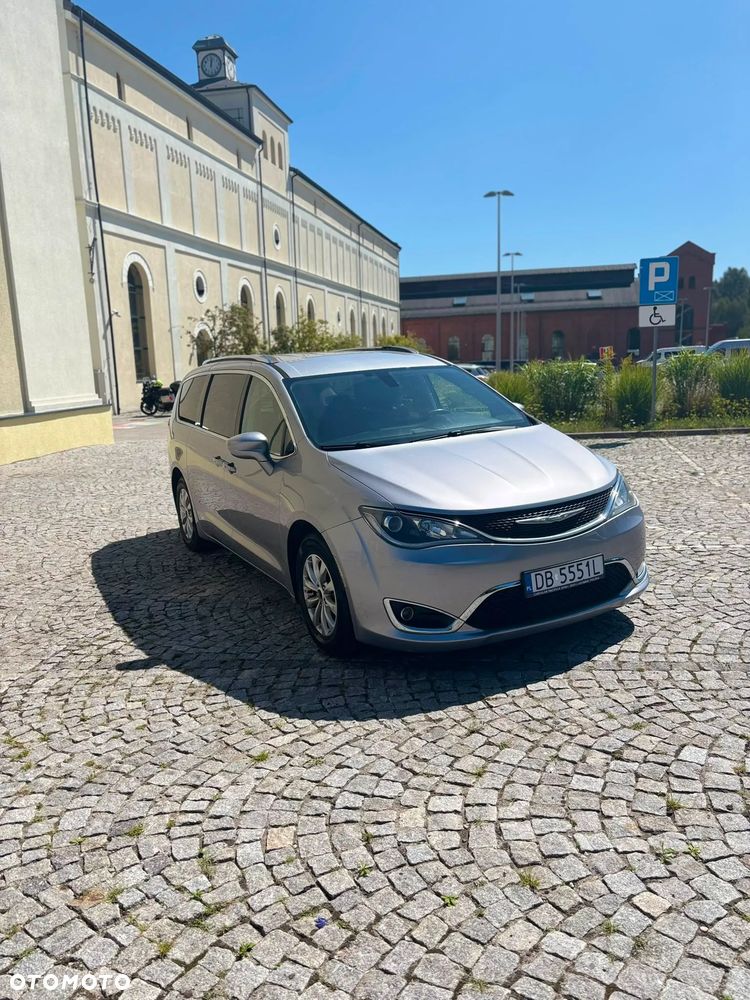 Chrysler Pacifica - 3