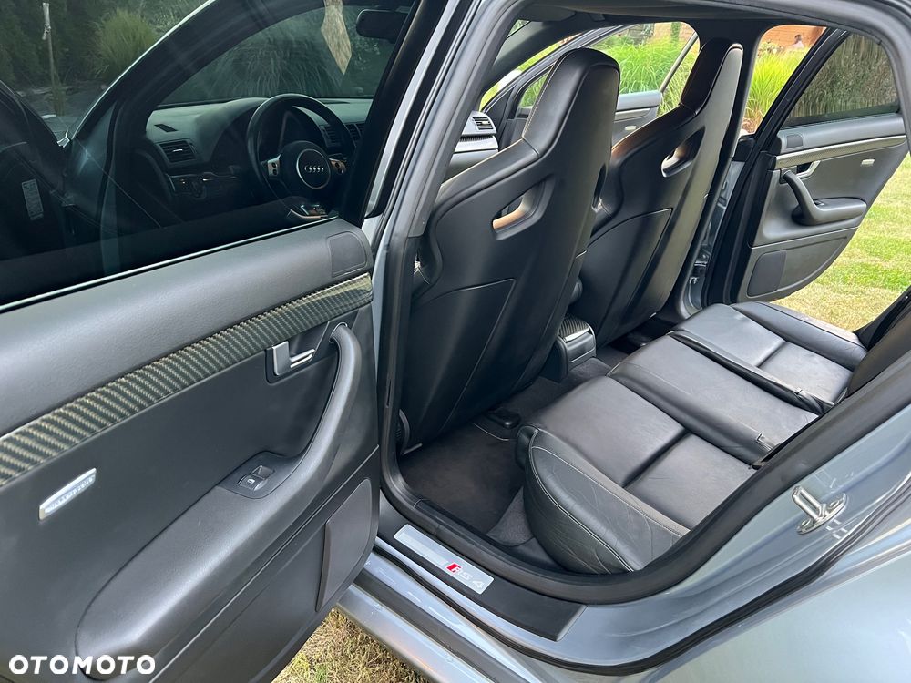 Audi RS4 Limousine - 15