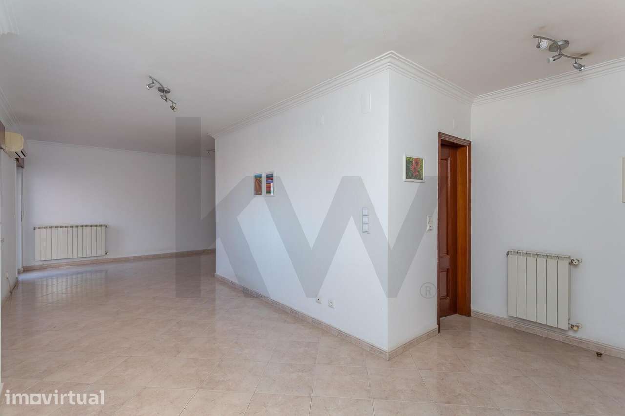 Apartamento T1 com terraço e garagem para arrendar - Grande imagem: 5/35